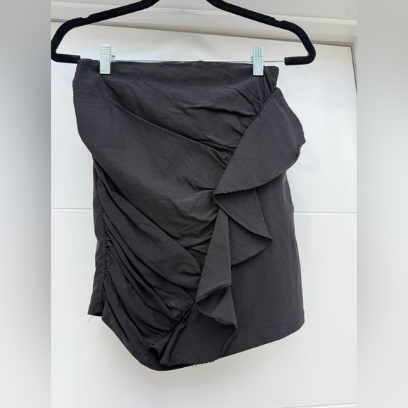 Blue Blush Dresses & Skirts - Blue Blush Women’s Black Ruffle Mini Skirt Ruched Draped Hem Detail Chic Size M